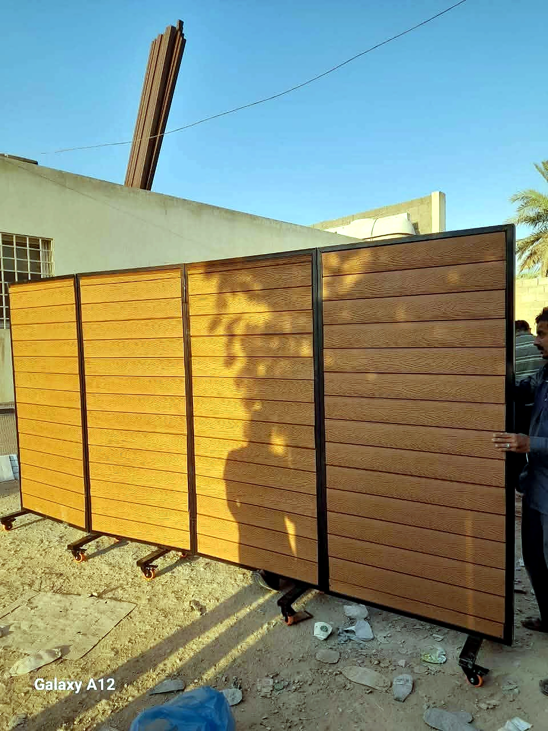 تركيب ساتر خشبي للخصوصية في الحدائق بالرياض